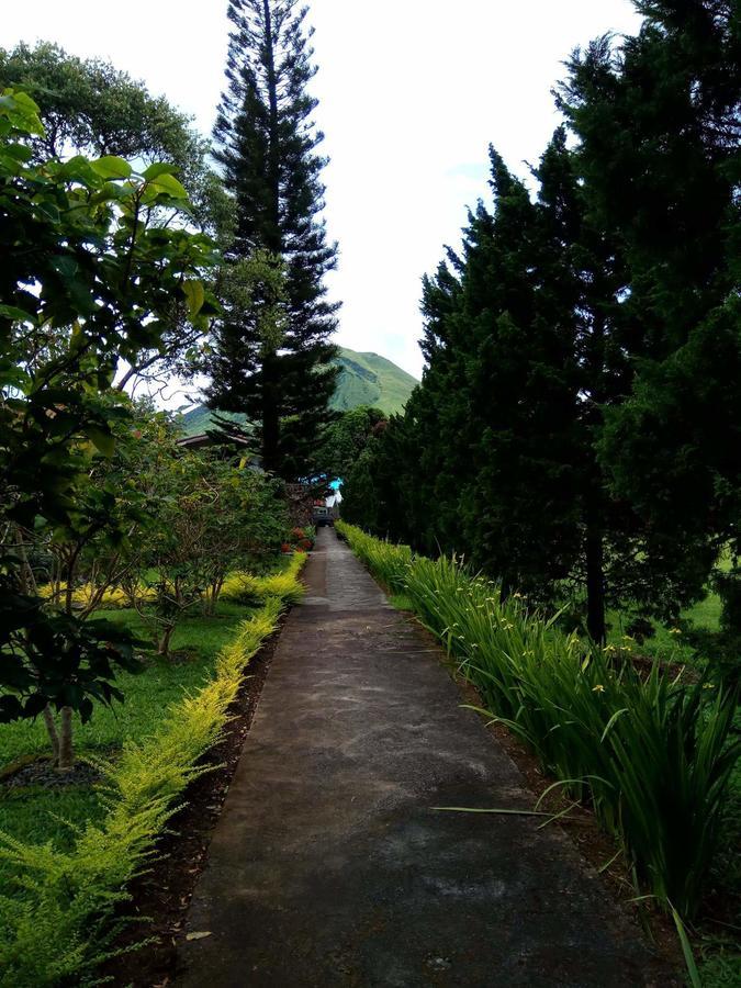 Alamanda Lokon Resort Tomohon Exterior photo